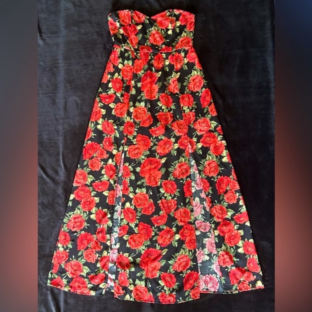 NWT Forever 21 Flowy Floral Strapless Dress. Red/L